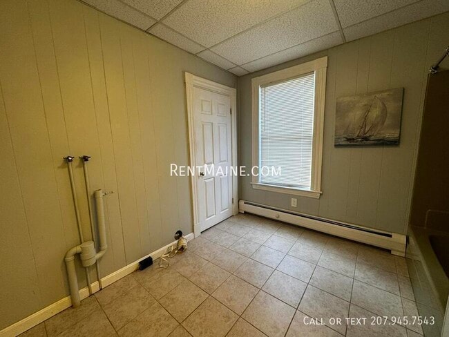 Building Photo - 17 Edwards St