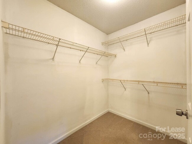 Building Photo - 4021 Melrose Club Dr