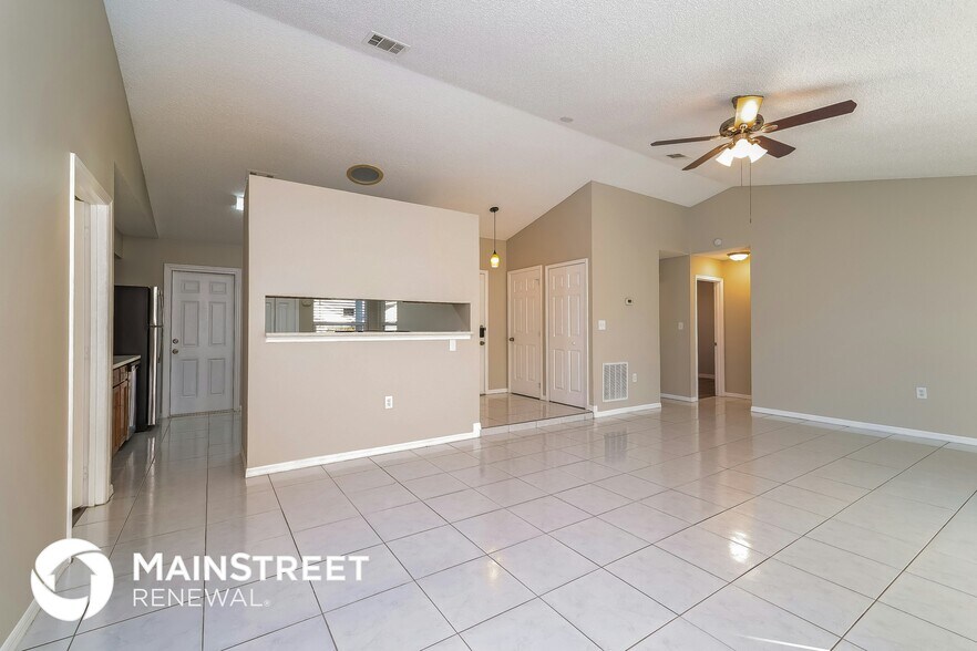 Building Photo - 657 Koala Ct