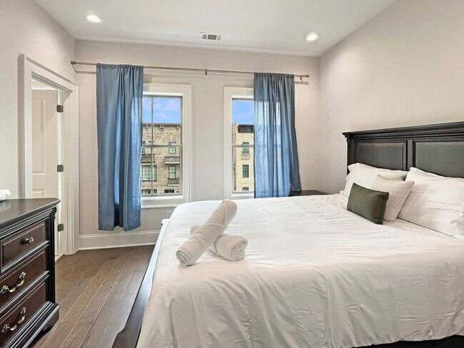 Building Photo - 401 Upper E Ave