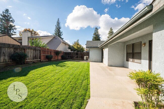 Building Photo - North West Fresno Home, 3BR/2BA, 1878sf, N...