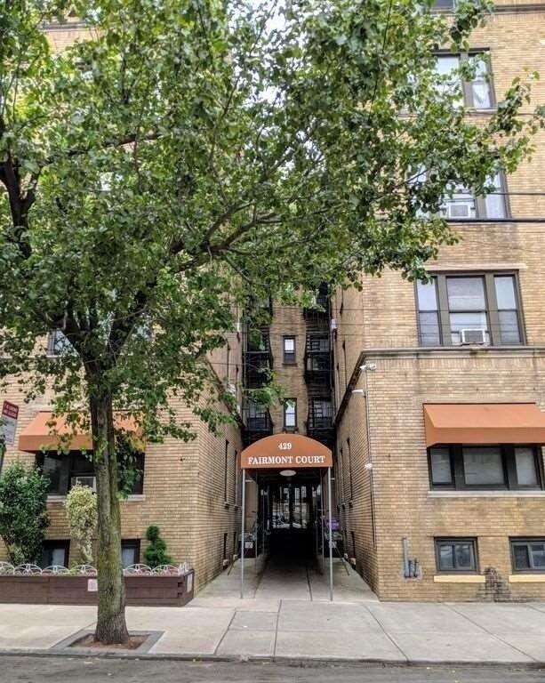 Building Photo - 429 Fairmount Ave