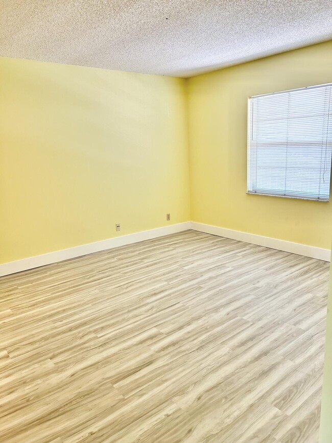 Building Photo - 300 N Hwy A1A