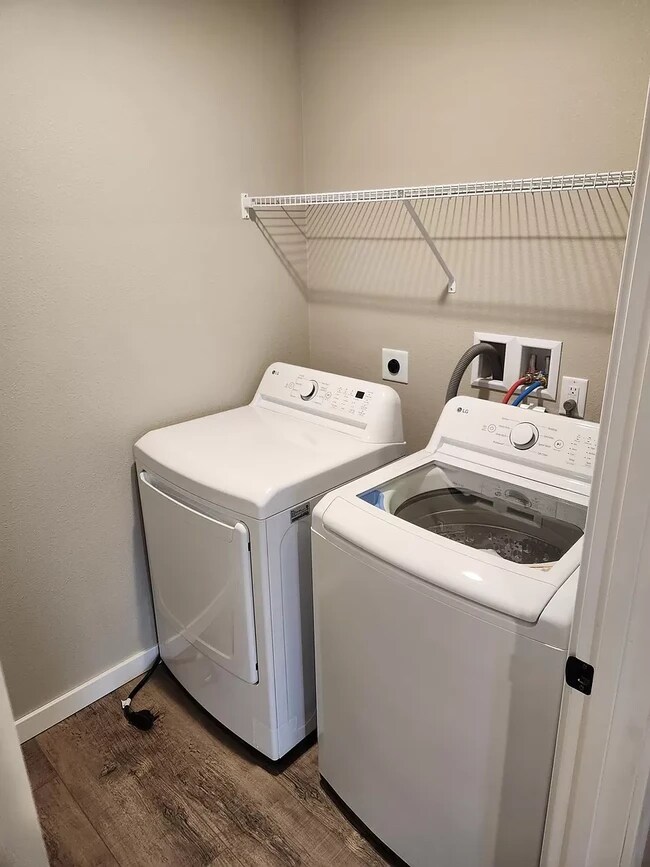 Building Photo - 304 Nieson St