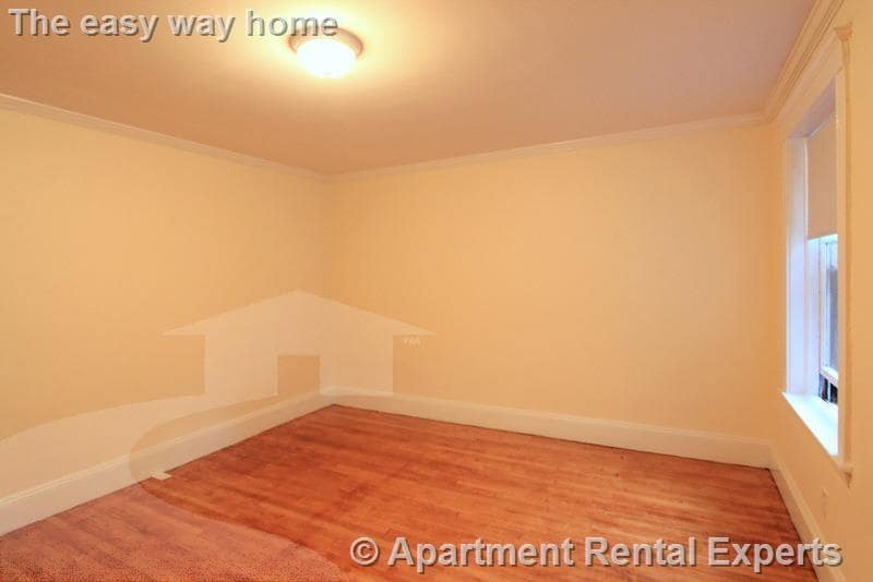 Building Photo - 14 Centre St