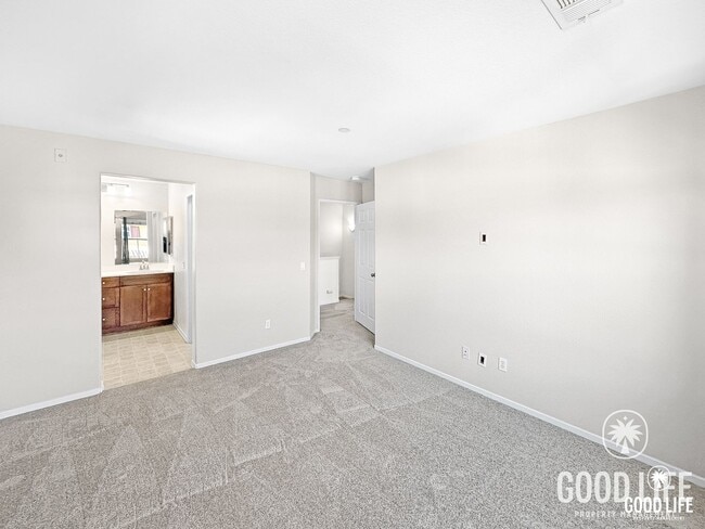 Building Photo - Great 2B/2.5BA Townhouse Available in Santee with Attached Garage & Onsite Pool, Spa, and Playgro...