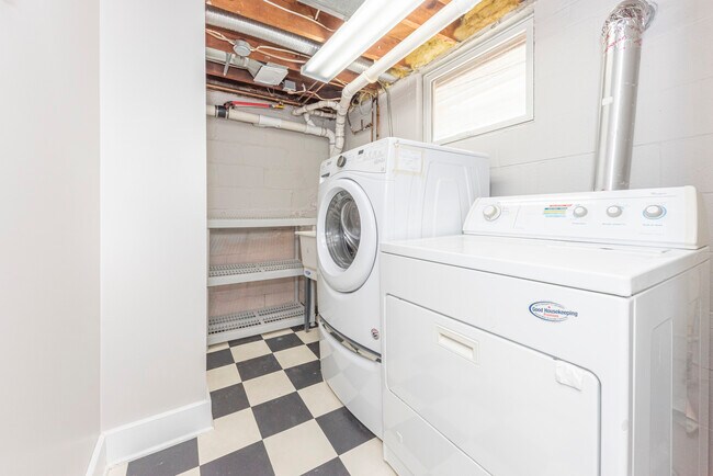 Building Photo - 1111 Olivia Ave