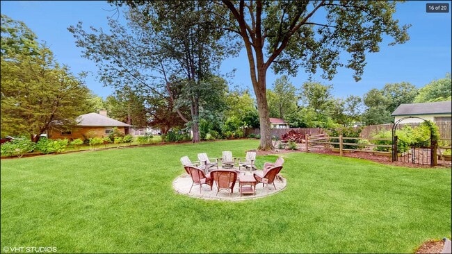 Building Photo - 227 Juneway Terrace