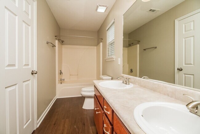 Building Photo - 1505 Chestnut Oak Dr
