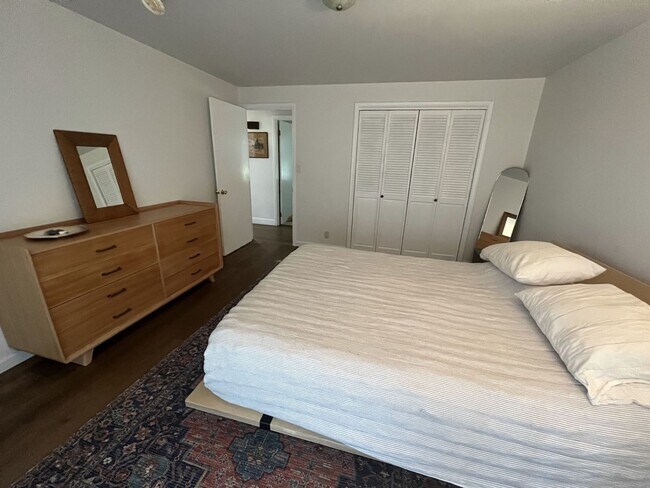 Building Photo - Fully Furnished Home for Lease Near Hospit...