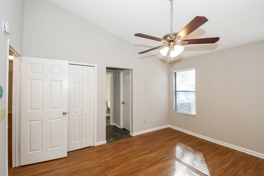 Building Photo - 3860 English Colony Dr S