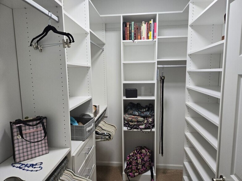 Building Photo - 809 Ledgestone Ct