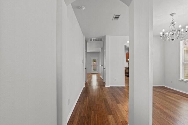 Building Photo - Spacious 3-Bedroom Home in Lakeshore with ...