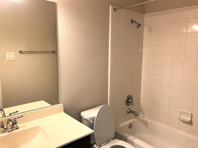 Building Photo - 5827 Chaste Ct