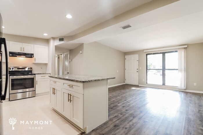 Building Photo - 2120 Catalina Dr