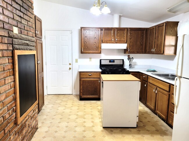 Building Photo - 609 Southland Ave