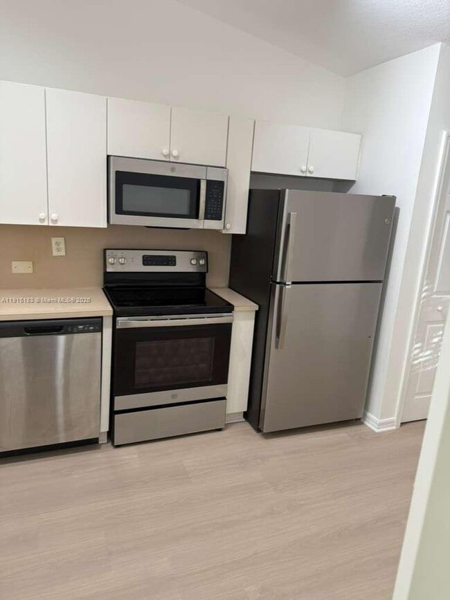 Building Photo - 1300 SE 31st Ct