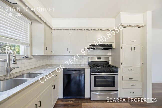 Building Photo - 216 N 10th St