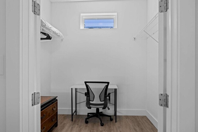 Building Photo - 4456 Luke Ave