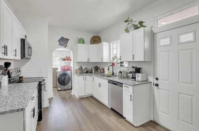 Building Photo - 287 E Woodrow Ave