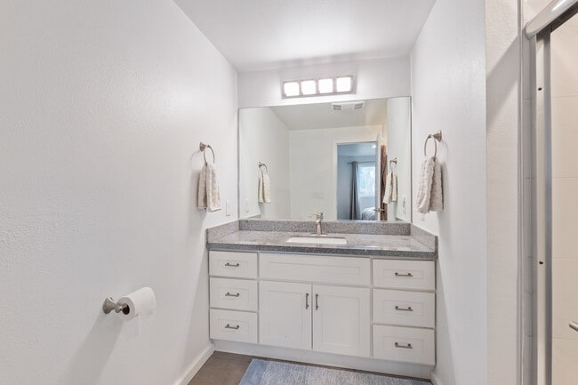 Building Photo - 4817 N Vassault Dr