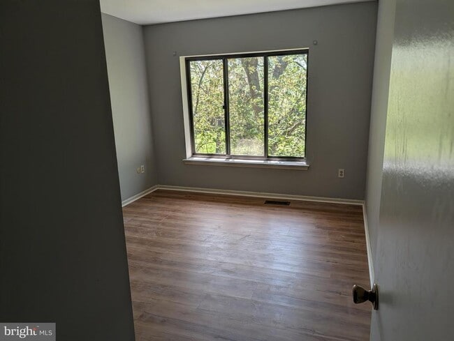 Building Photo - 214 Stonybrook Dr
