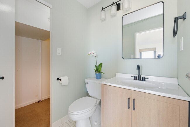 Building Photo - 100 W Broadway