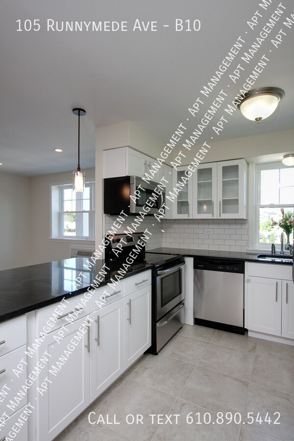 Building Photo - 105 Runnymede Ave