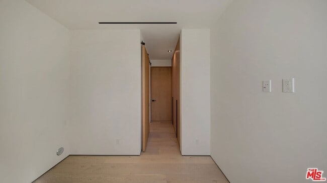 Building Photo - 8765 Hollywood Blvd