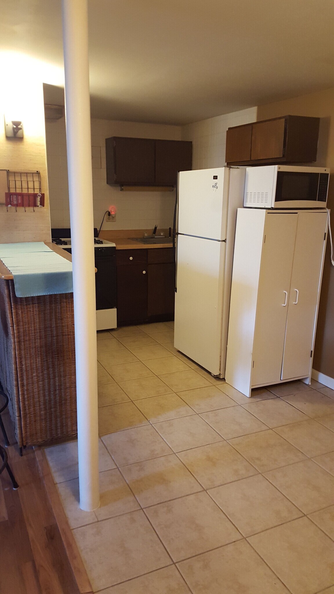Kitchen - 9 E Hill Rd