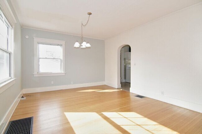 Building Photo - Great Location Steps From Main Street in Speedway!