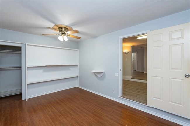 Building Photo - 706 Pennington Dr