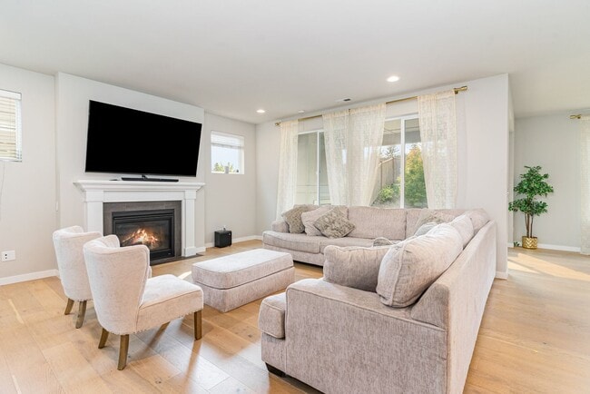 Building Photo - Beautiful home in Monroe available 9/15