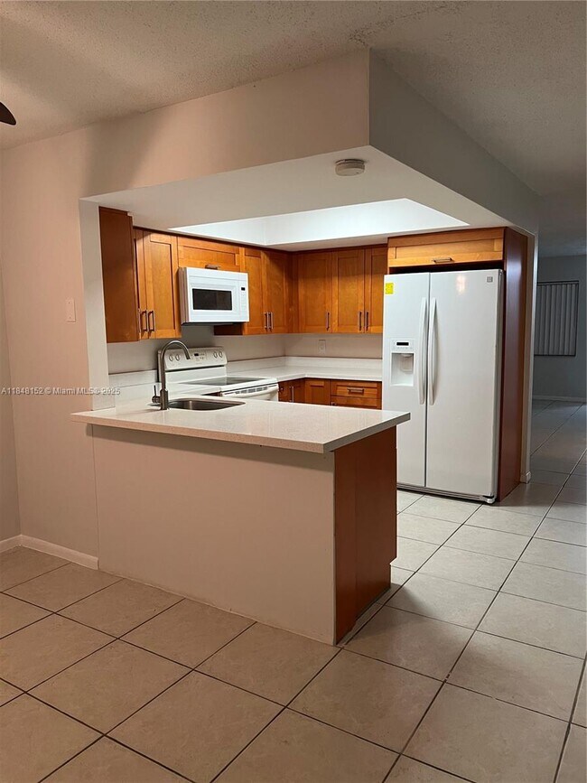 Building Photo - 7407 NW 76th Ct