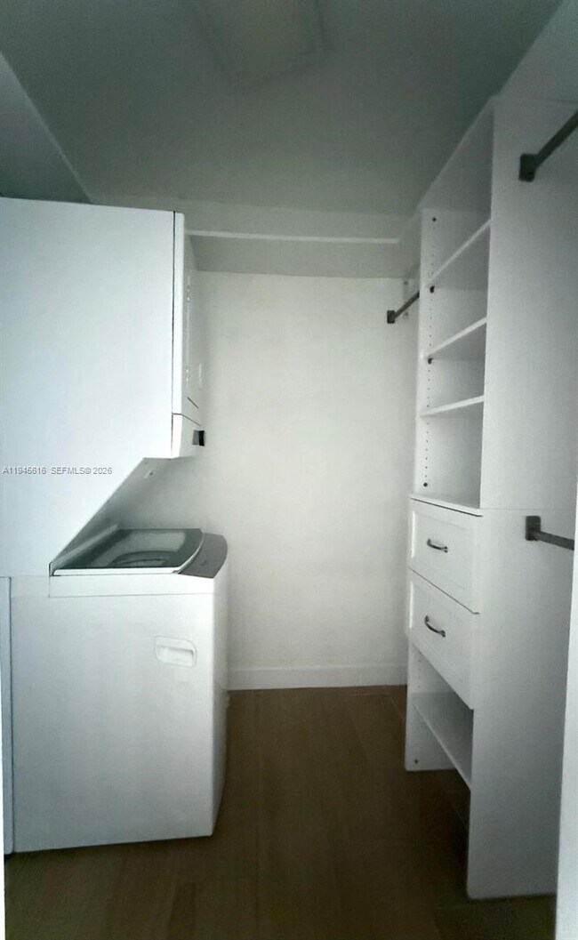 Building Photo - 1201 NE 191st St