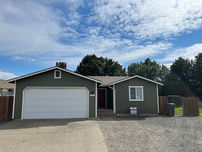 Building Photo - Newly Remodeled! Close to CWU 4 Rooms !!