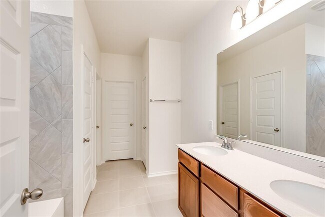 Building Photo - 105 Clematis Ct