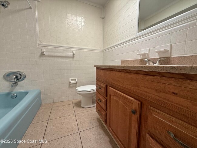 Building Photo - 1295 Country Club Blvd