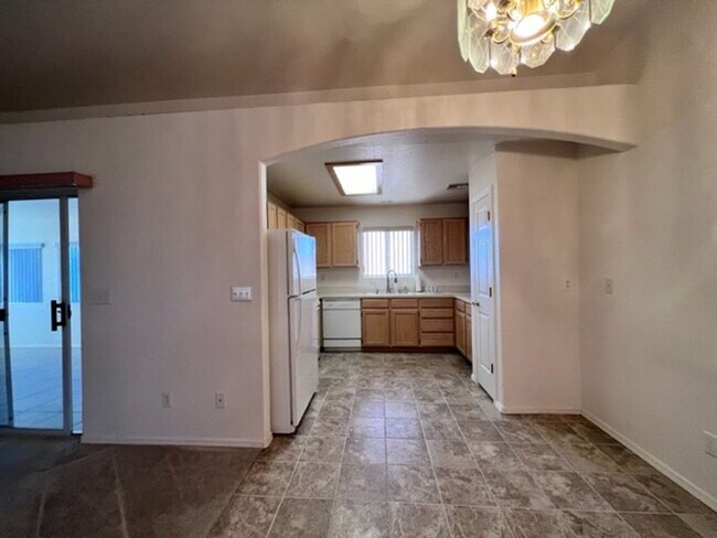 Building Photo - Silver Sands Community Home with fenced Yard 2BR plus bonus area