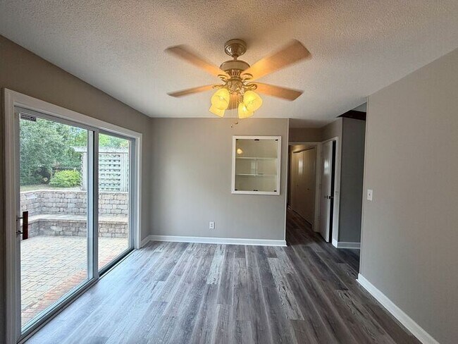 Building Photo - Central Wilmington, popular school districts,2 car garage/RV/Boat parking 3/4 bedroom/fenched/Liv...
