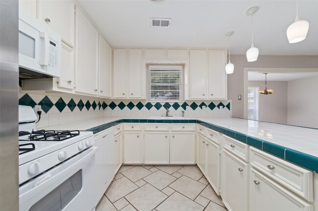 Building Photo - 4118 Donna Lynn Dr