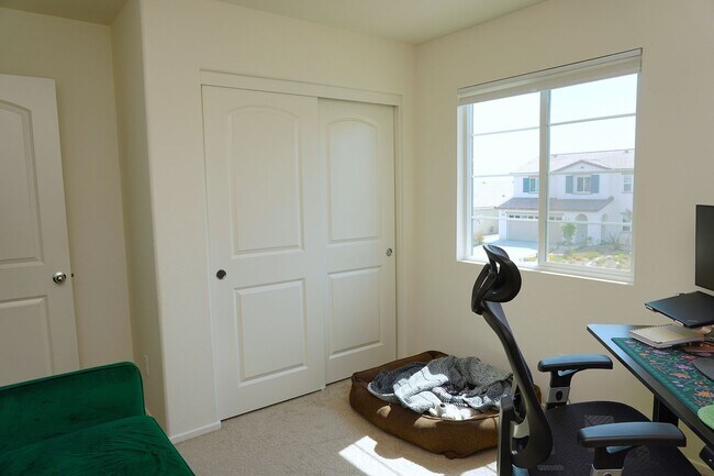 Building Photo - 13814 Solara St