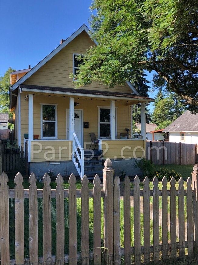 Building Photo - 3 Bedroom Tacoma Single Family Home- Pet Friendly!
