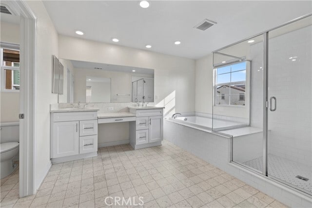 Building Photo - 880 Julie Pl