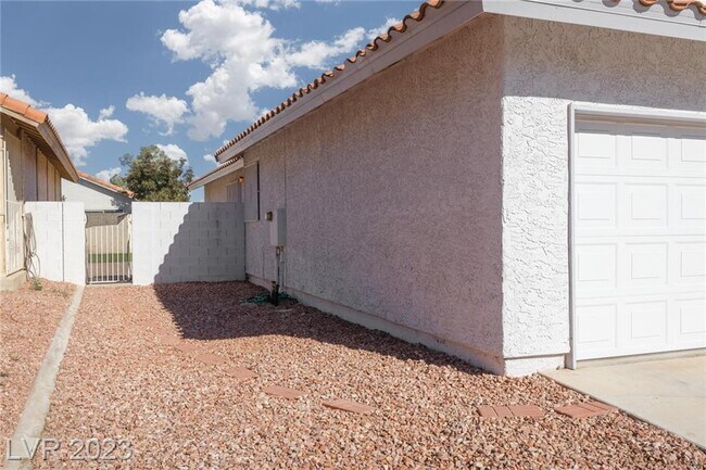 Building Photo - 8432 Mulcahy Ave