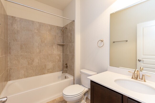 Building Photo - 10 Log House Ct