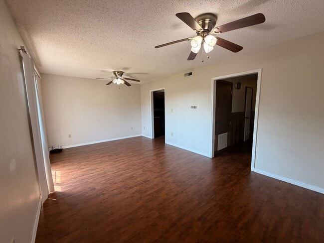 Interior Photo - 1006 S Inglewood, Apt 1-18