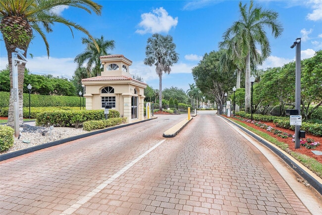 Building Photo - 3527 Chesapeake Cir