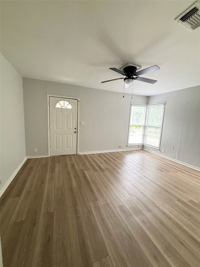 Building Photo - 1519 Leaman Ave