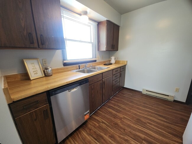 Building Photo - 1129 Primrose Ct